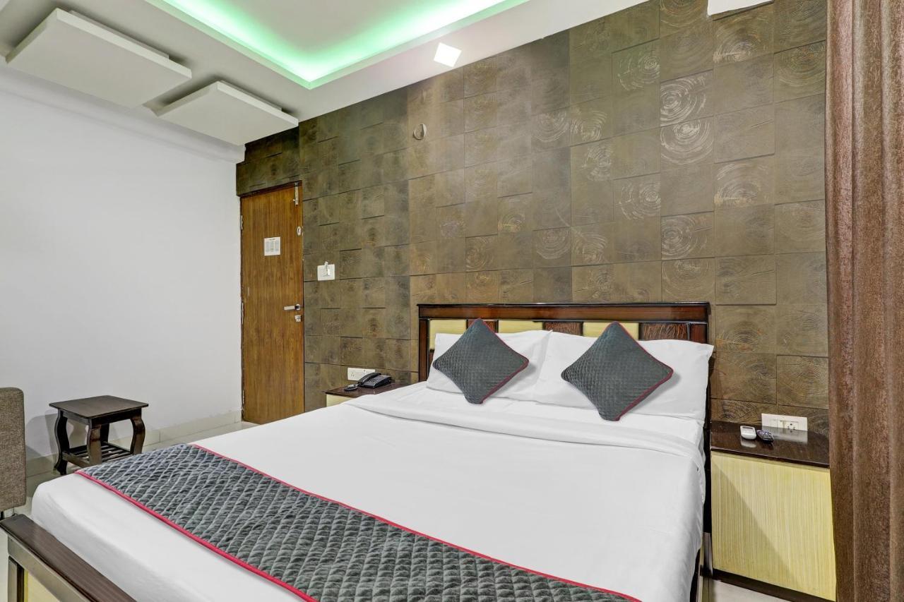 Oyo Townhouse 82047 Srk Live Inn Castle Near Ragigudda Sri Prasanna Anjaneyaswamy Temple Bangalore Dış mekan fotoğraf